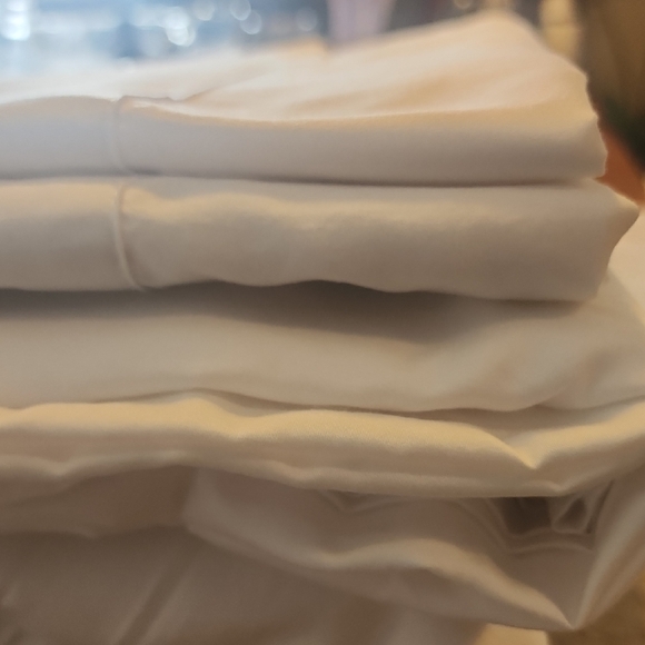 Luxurious Signature Hemmed Sheet Set - Classic White - Picture 5 of 6